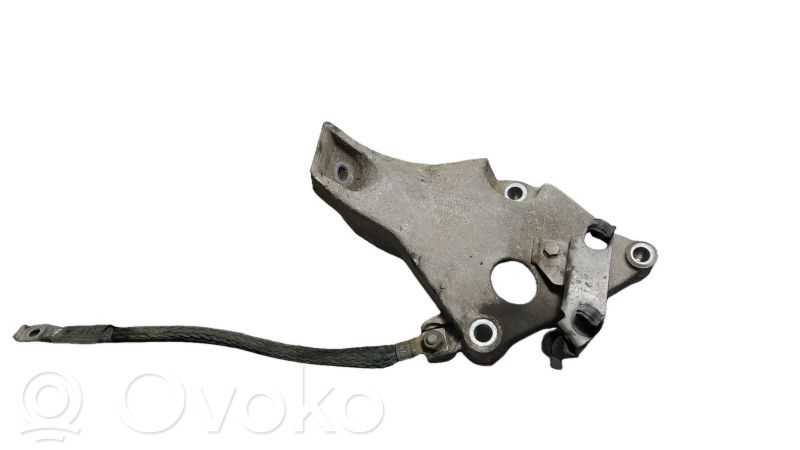 Engine mount bracket   2211677504101,FIO