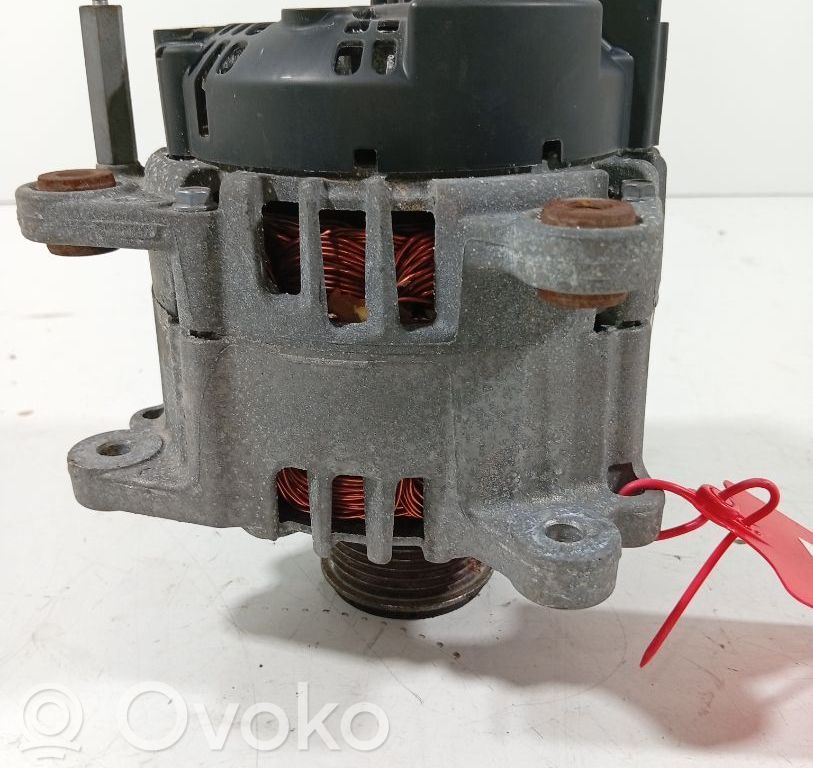 Volkswagen PASSAT B7 Alternator 