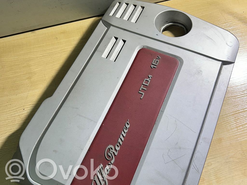 Engine cover (trim)