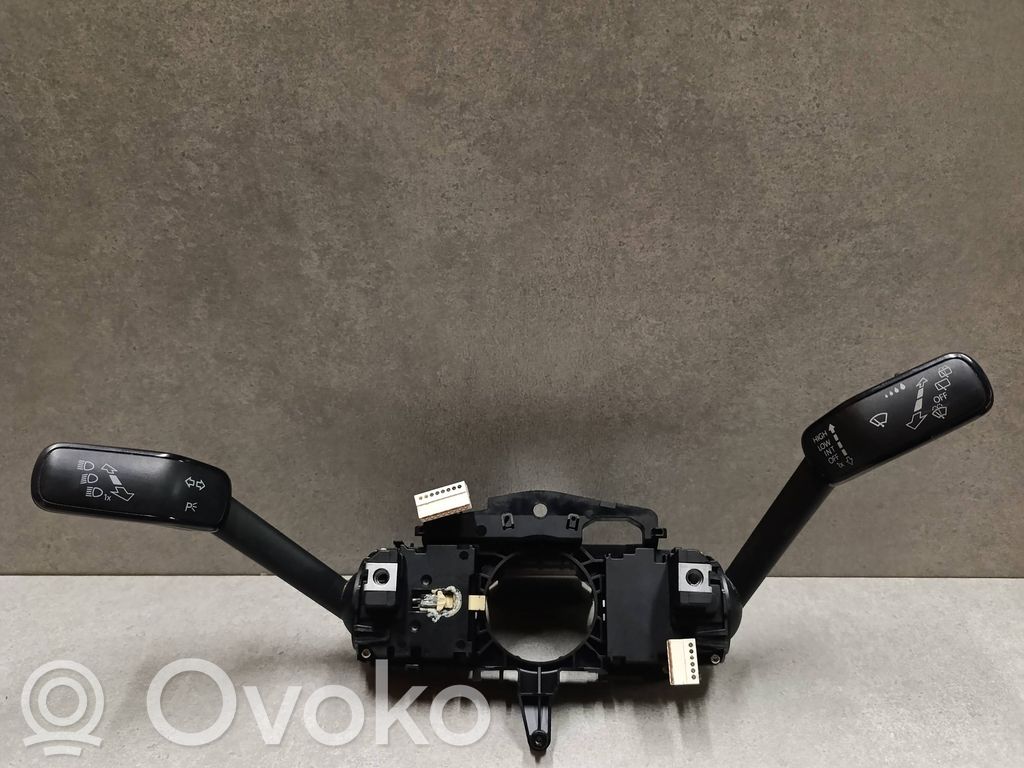 Volkswagen Golf VII Interruptor/palanca de limpiador de luz de giro 