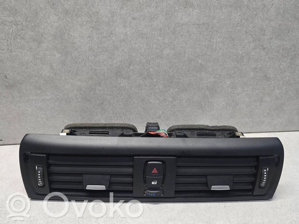 BMW 1 F20 F21 Dysze / Kratki środkowego nawiewu deski rozdzielczej 