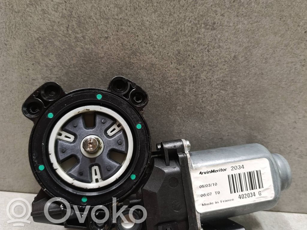 Nissan Qashqai+2 Aizmugurē loga pacēlāja motoriņš 
