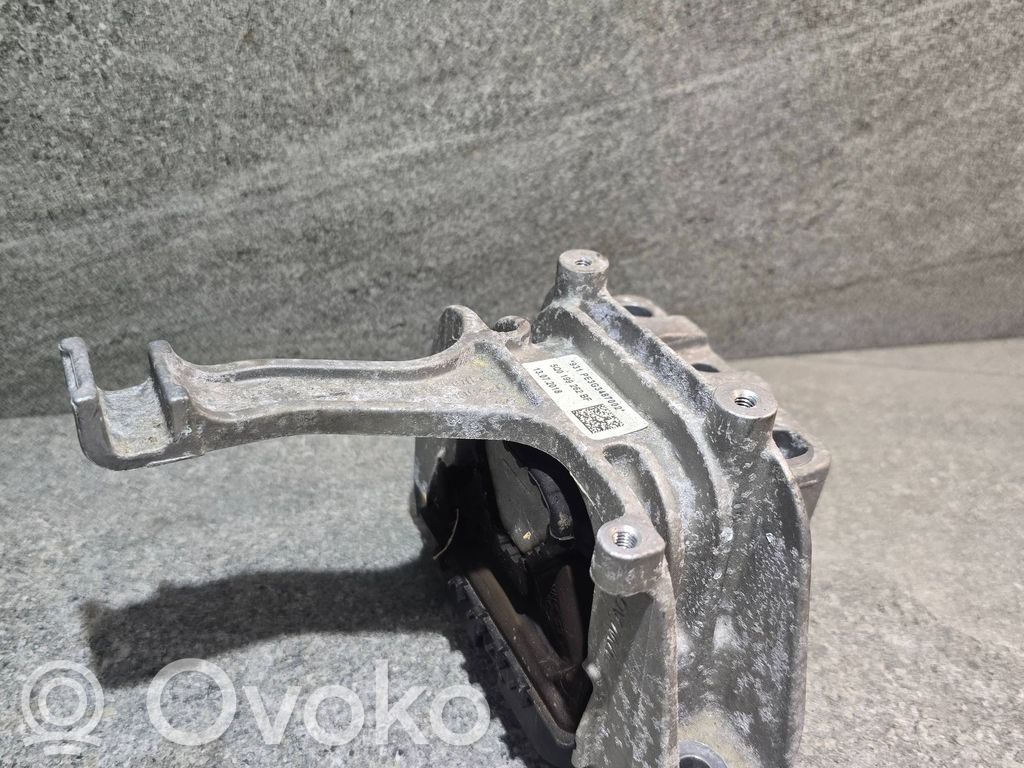 Volkswagen Golf VII Engine mount bracket 
