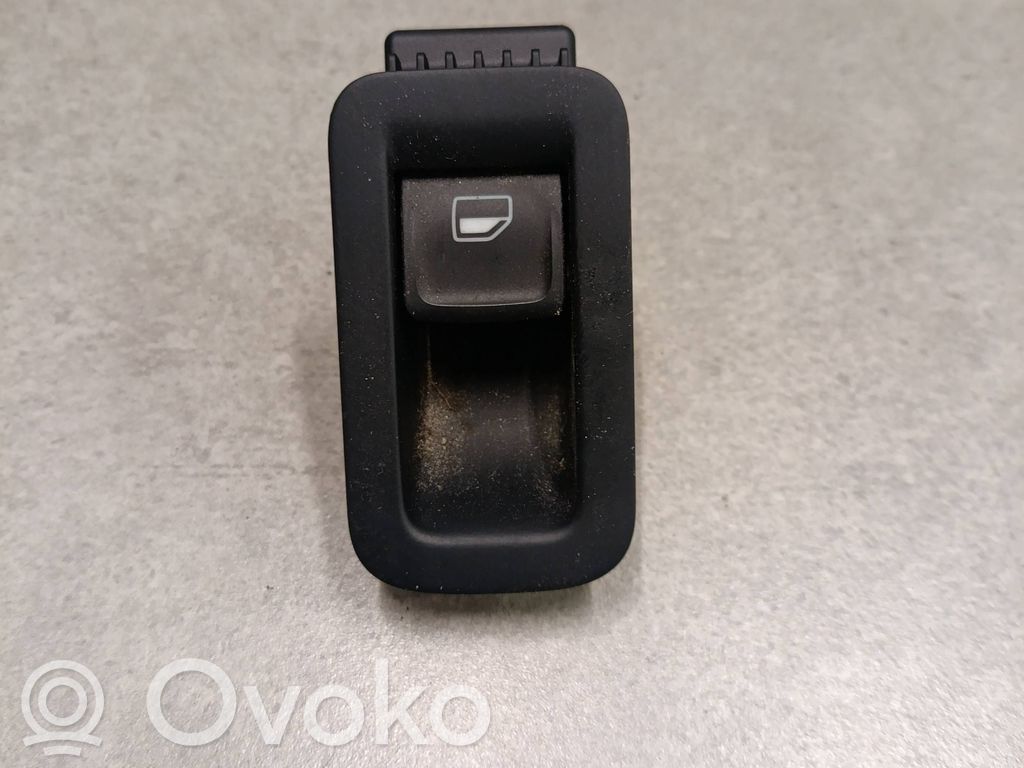 Volkswagen Golf VII Przyciski szyb 