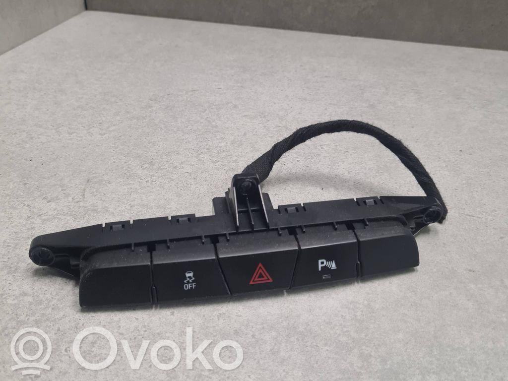 Opel Insignia A Botón interruptor de luz de peligro 