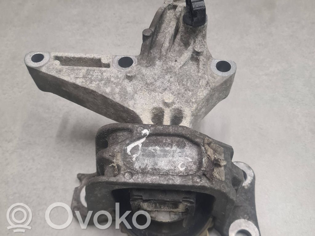 Renault Scenic III -  Grand scenic III Engine mount bracket 