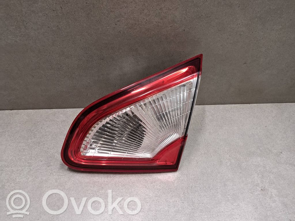 Nissan Qashqai Lampy tylnej klapy bagażnika 