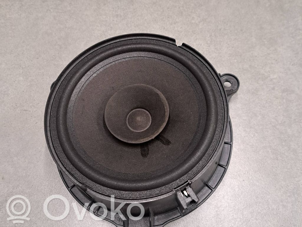 Nissan Navara D23 Altavoz de la puerta delantera 