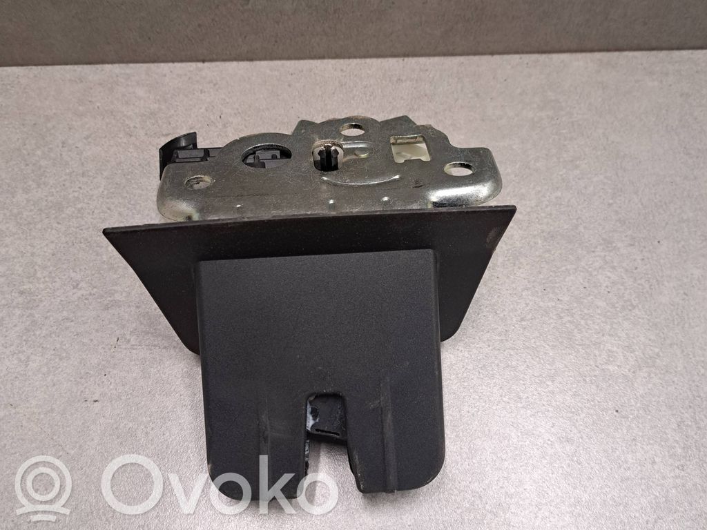 Audi Q3 8U Aizmugurējā pārsega slēdzene 