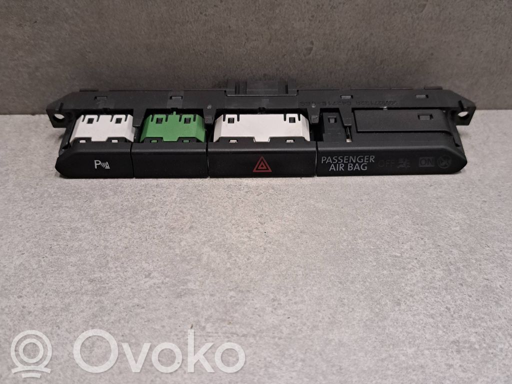 Volkswagen PASSAT B8 Botón interruptor de luz de peligro 