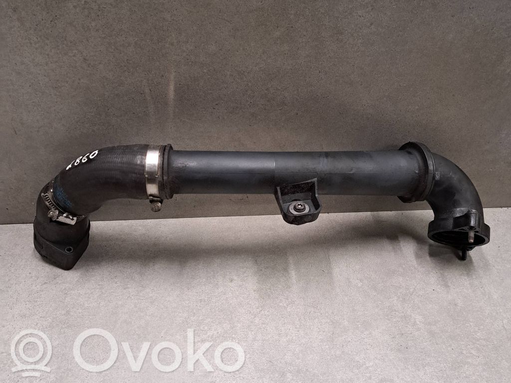 Volkswagen PASSAT B8 Intercooler hose/pipe 