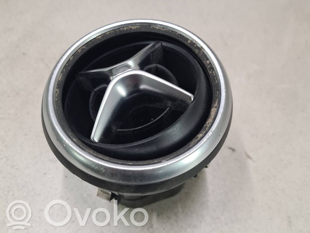 Dysze / Kratki środkowego nawiewu deski rozdzielczej   A1768300754,Y093153100C