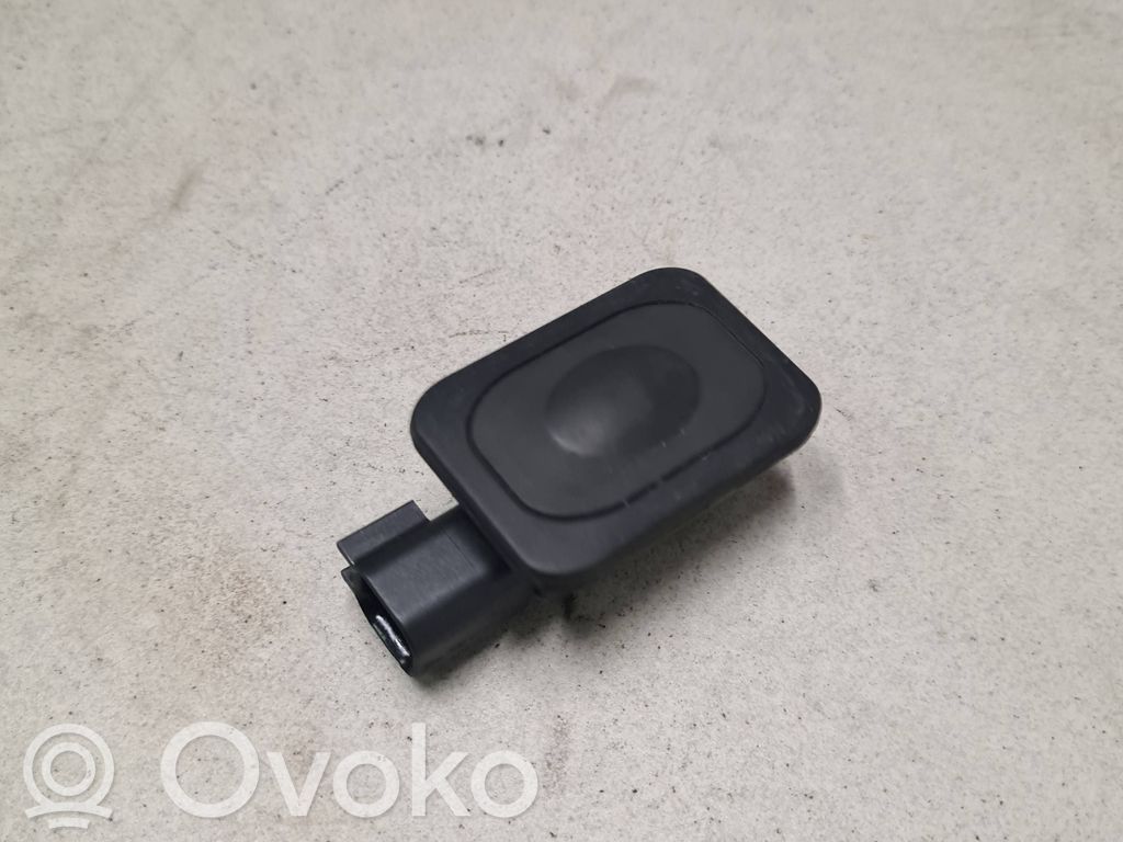 Jaguar I-Pace Tailgate opening switch 