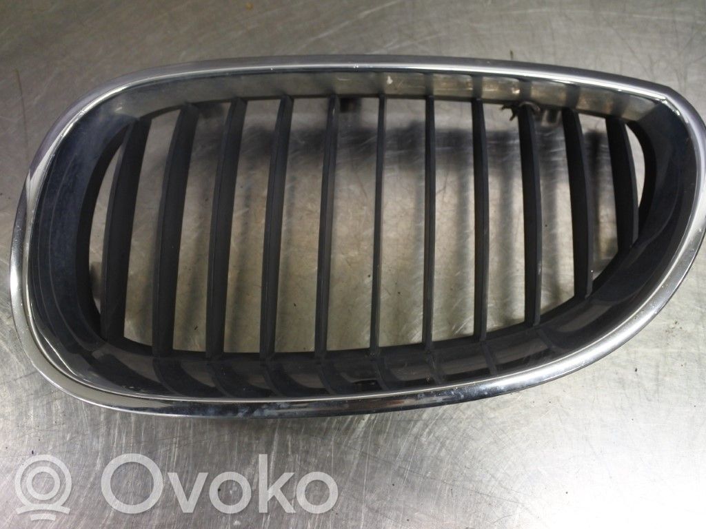 BMW 5 E60 E61 Apakšējais režģis (trīsdaļīgs) 