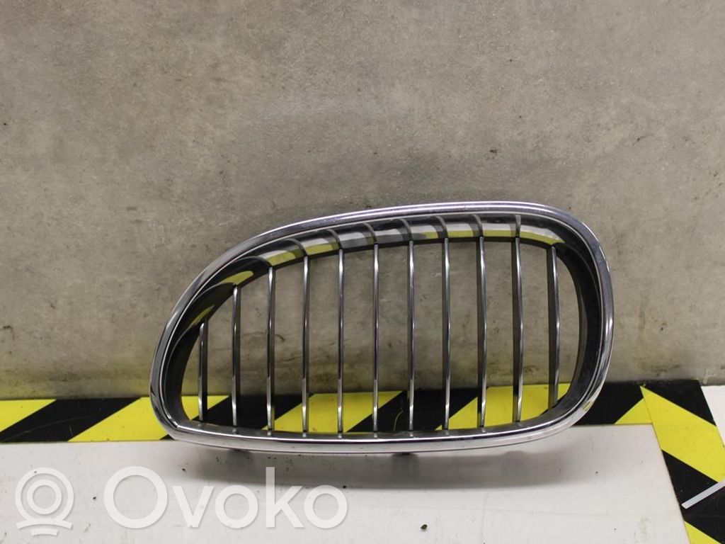 BMW 5 E60 E61 Apakšējais režģis (trīsdaļīgs) 