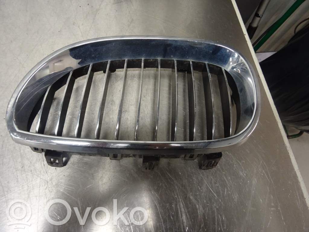 BMW 5 E60 E61 Apakšējais režģis (trīsdaļīgs) 