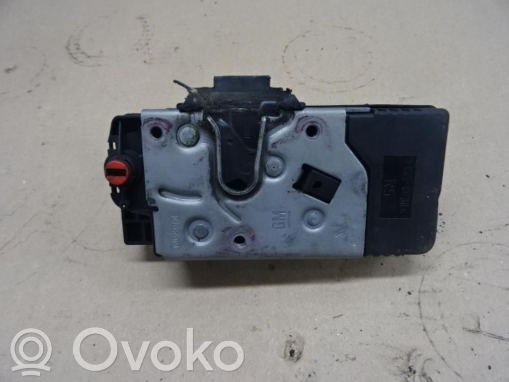 Opel Vivaro Zamek drzwi przednich 