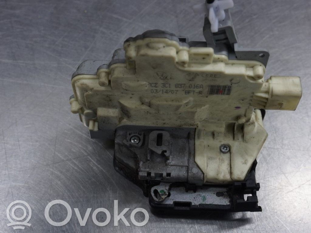 Volkswagen PASSAT B6 Zamek drzwi przednich 