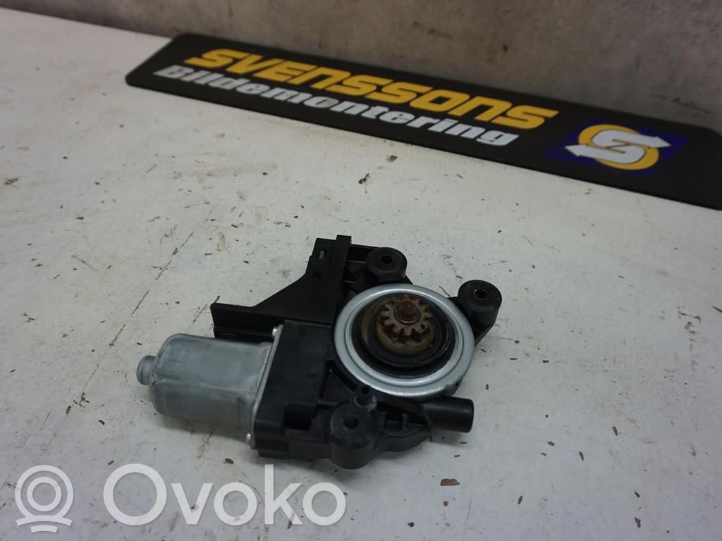 Volvo V70 Silniczek podnoszenia szyby drzwi tylnych 