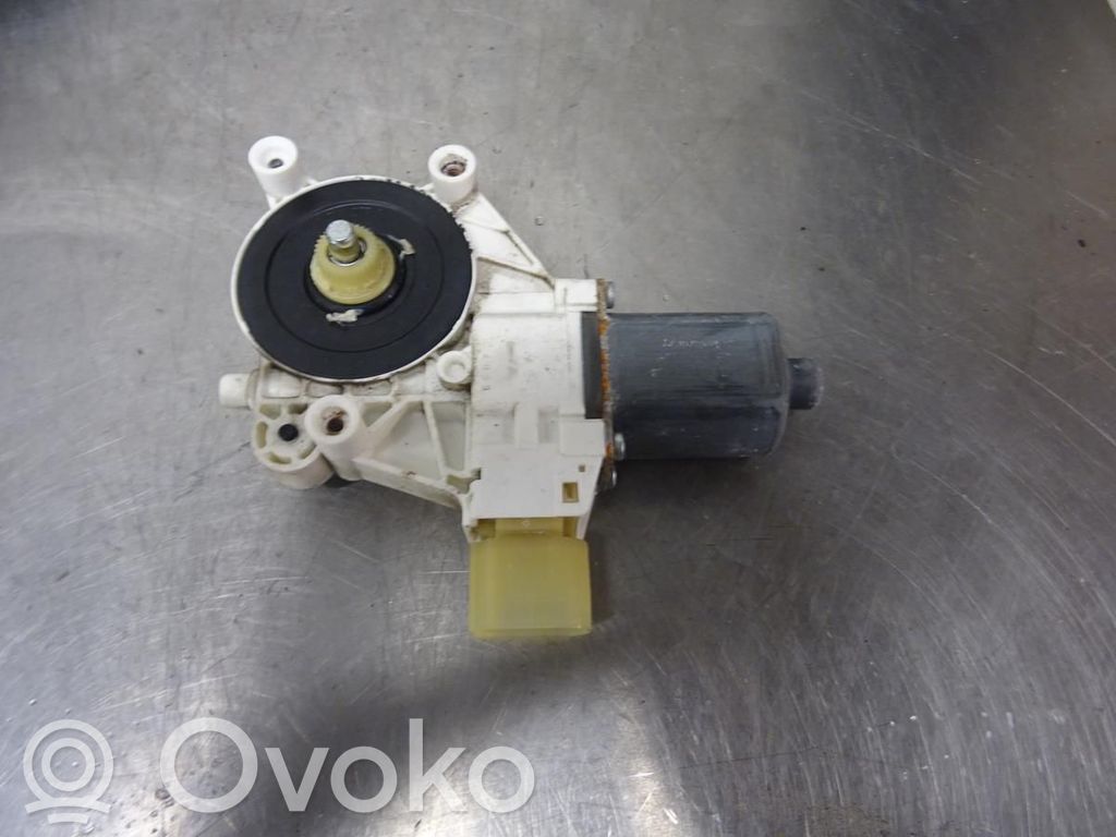 BMW 1 E81 E87 Front door window regulator motor 