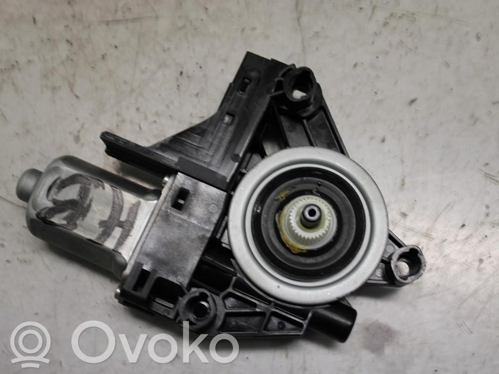 Silnik regulatora szyby drzwi przednich   31253064,145781