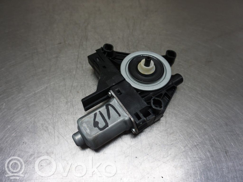 Volvo V70 Silniczek podnoszenia szyby drzwi tylnych 