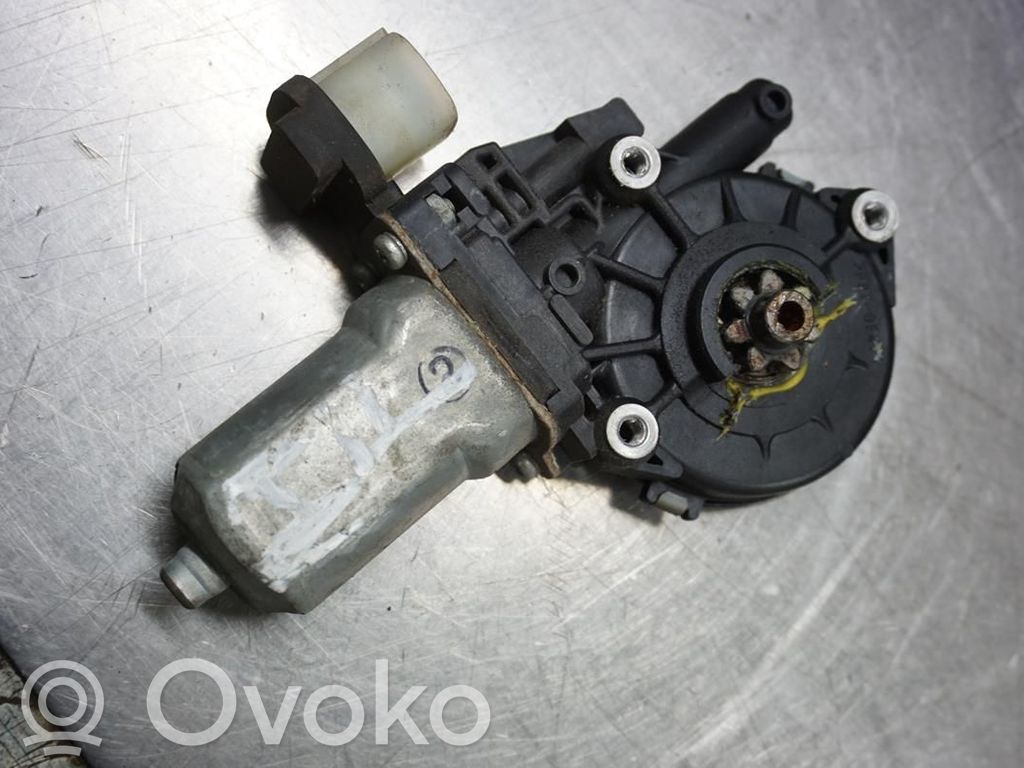 Silnik regulatora szyby drzwi przednich   MN182353,145834