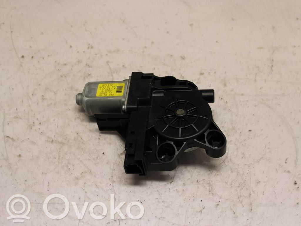 Volvo XC70 Silniczek podnoszenia szyby drzwi tylnych 