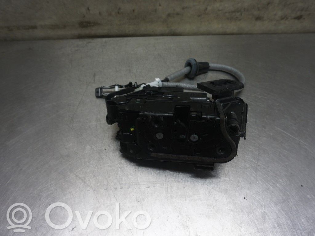 Volkswagen PASSAT B8 Serratura portiera anteriore 