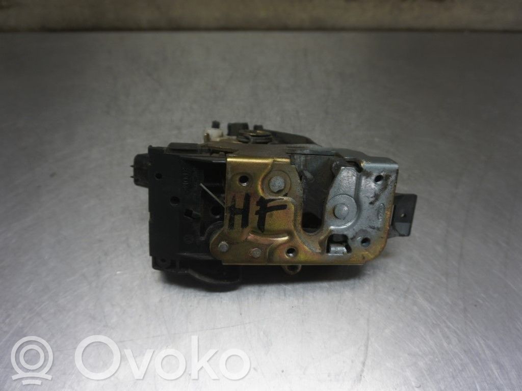 Ford Focus Priekšpusē slēdzene 