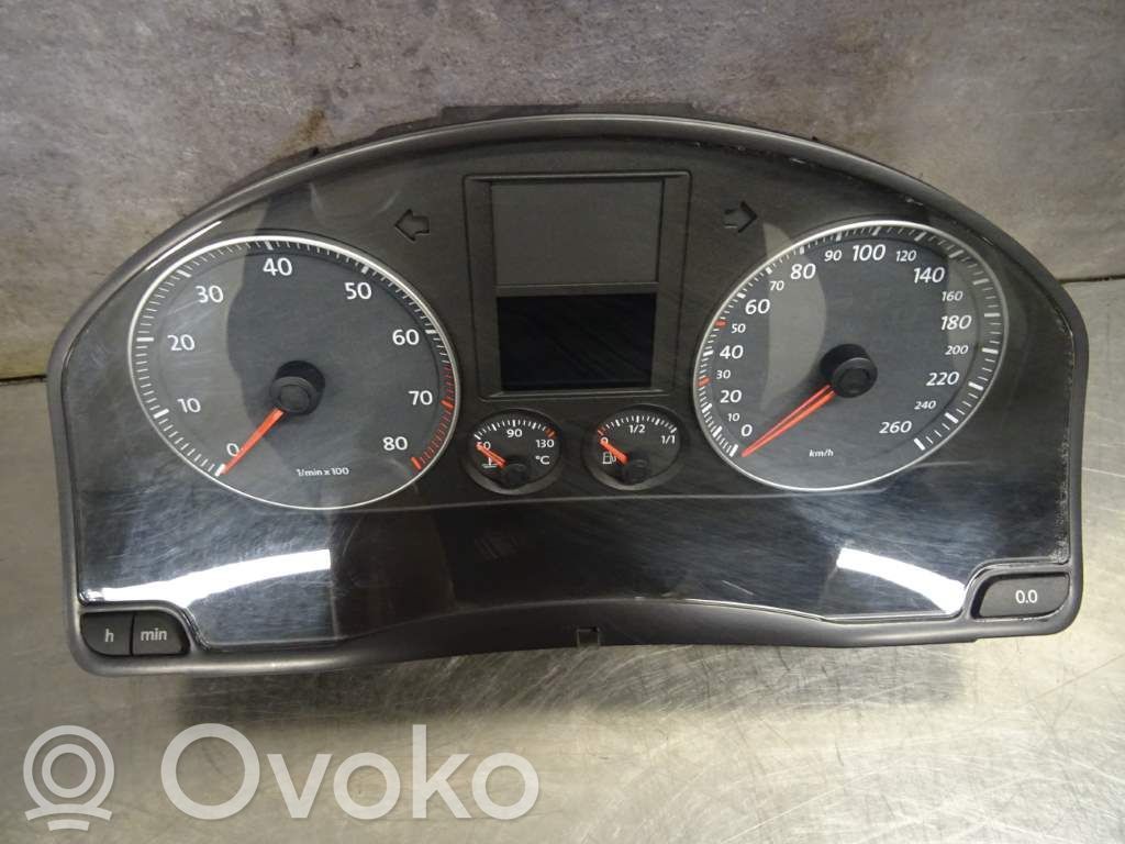 Volkswagen Golf V Geschwindigkeitsmesser Cockpit 