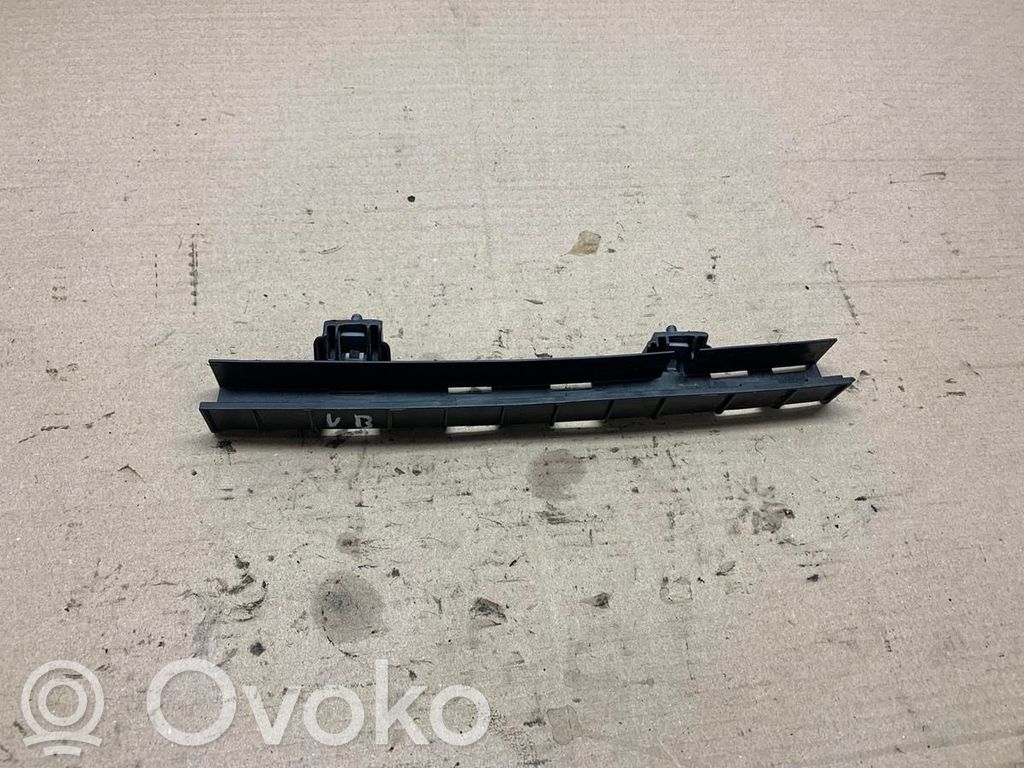 Renault Captur Ramka szyby drzwi przednich 