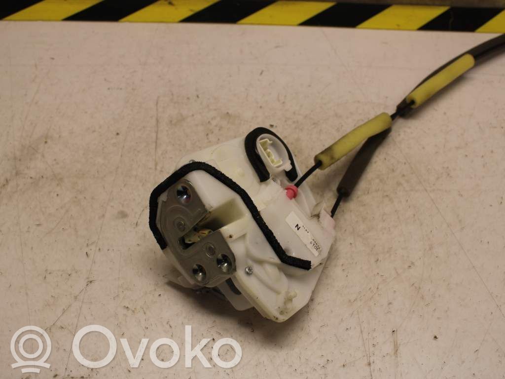Priekšpusē slēdzene   D10E73310,N043284