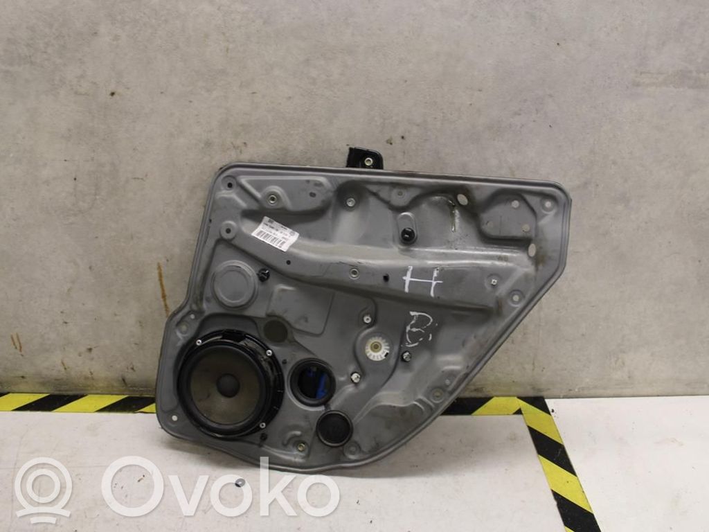 Volkswagen Golf IV Meccanismo di sollevamento del finestrino anteriore senza motorino 
