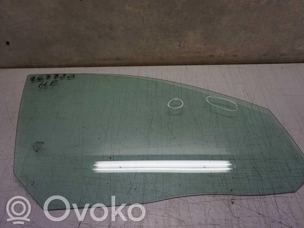 Front door window glass four-door   30779525,142975