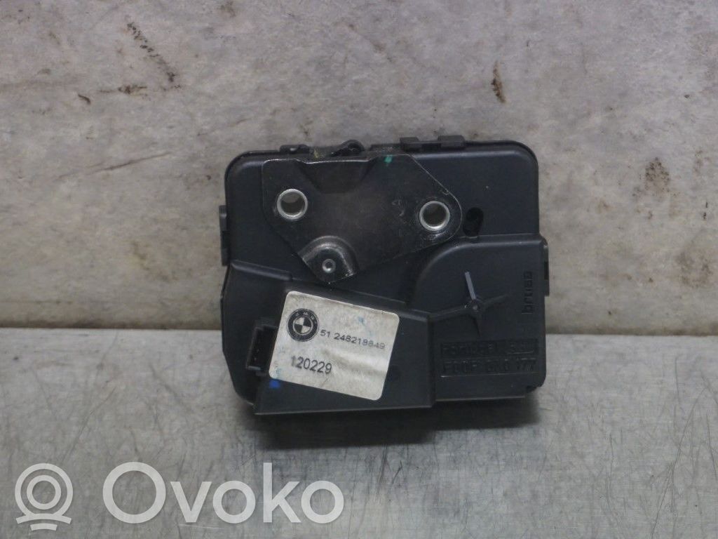 Aizmugurējā pārsega slēdzene   51247840623,153903,51248218849