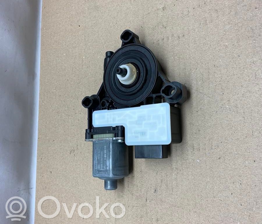 Skoda Fabia Mk3 (NJ) Silnik regulatora szyby drzwi przednich 