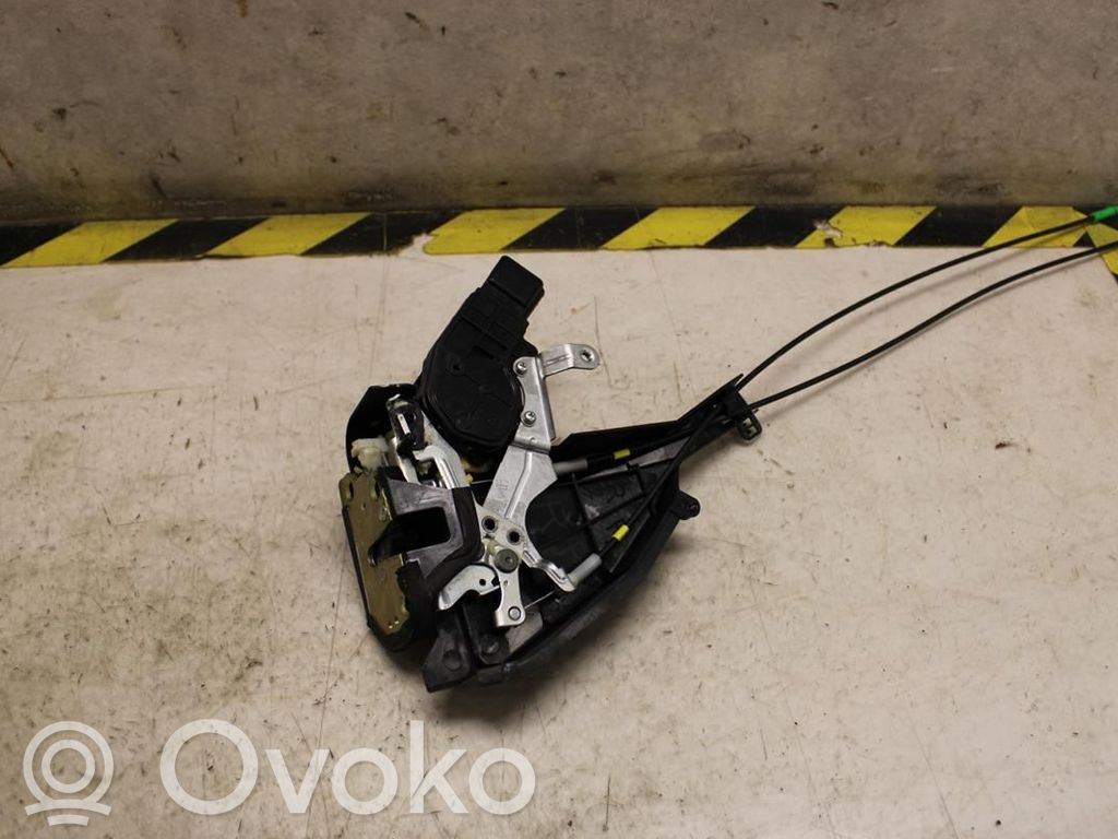 Priekšpusē slēdzene   6905012350,223530