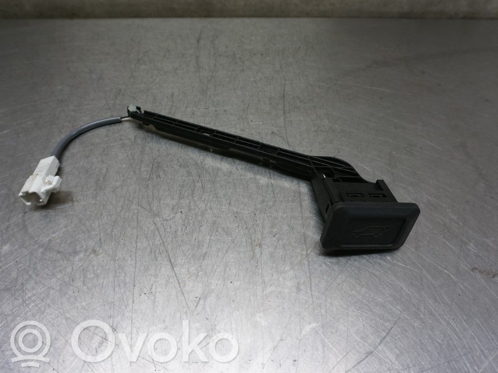 Przycisk otwierania klapy bagażnika   N052439,8496642020