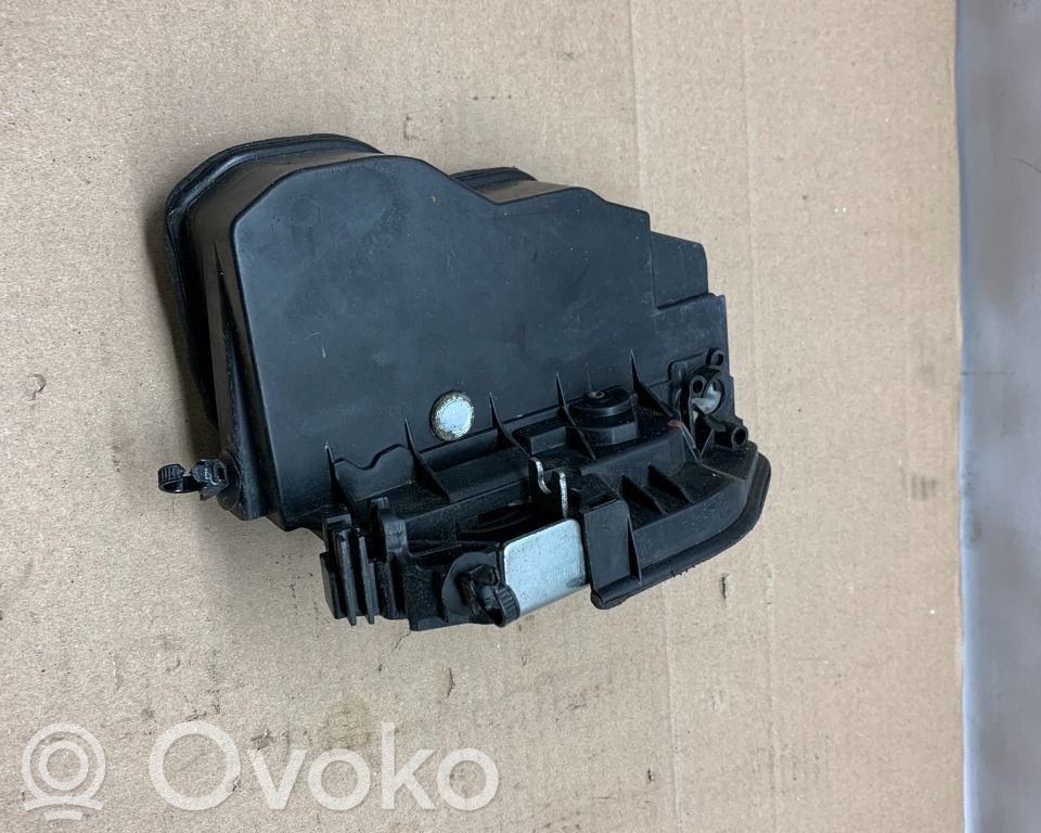 BMW 5 F10 F11 Priekšpusē slēdzene 