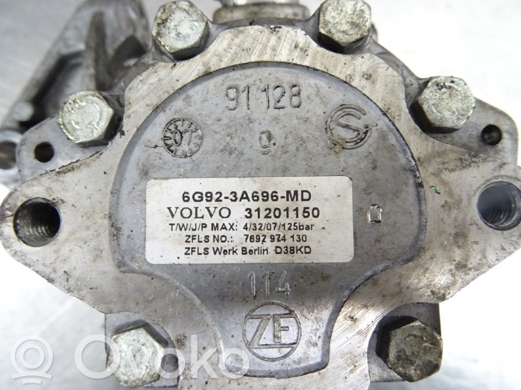 Volvo V70 Ohjaustehostimen pumppu 