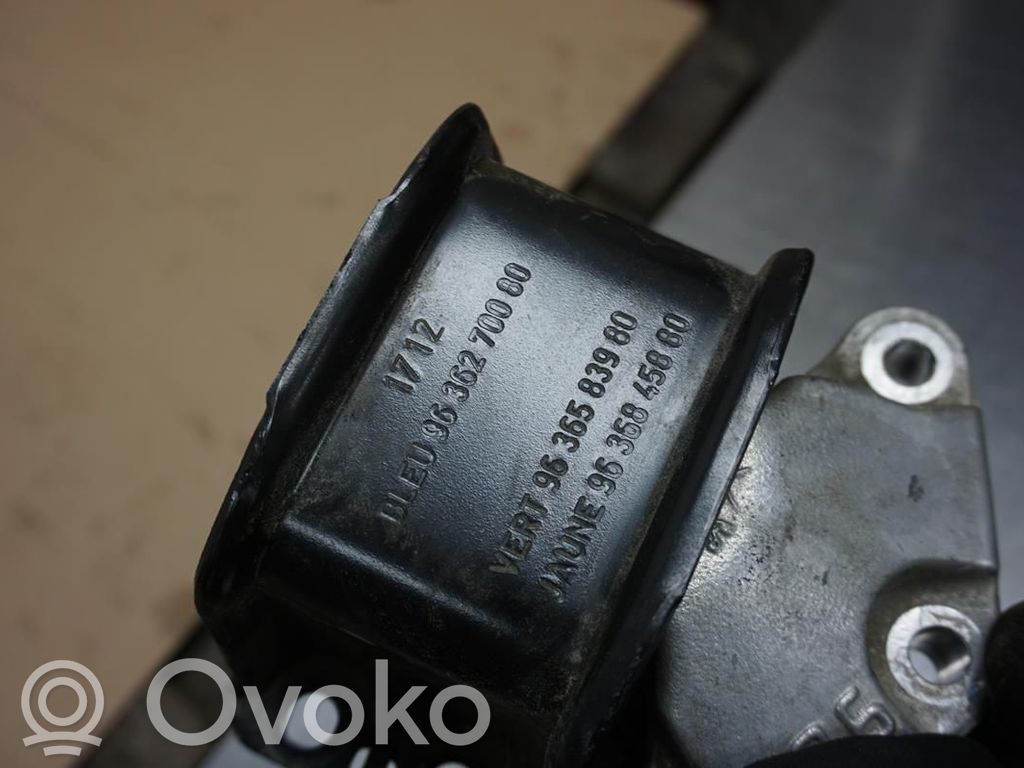 Engine mounting bracket   1807GJ,N040110