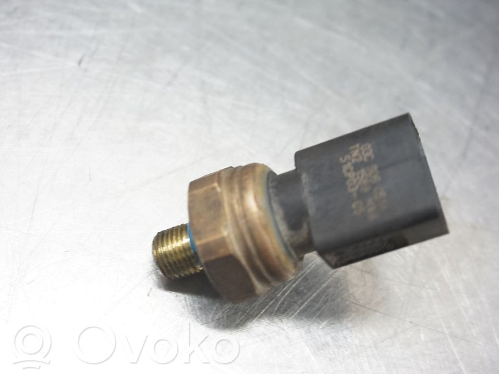Volkswagen PASSAT B6 Regulator ciśnienia paliwa 