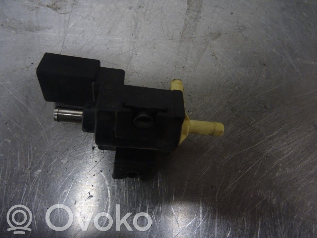 Volkswagen PASSAT B6 Vacuum valve 