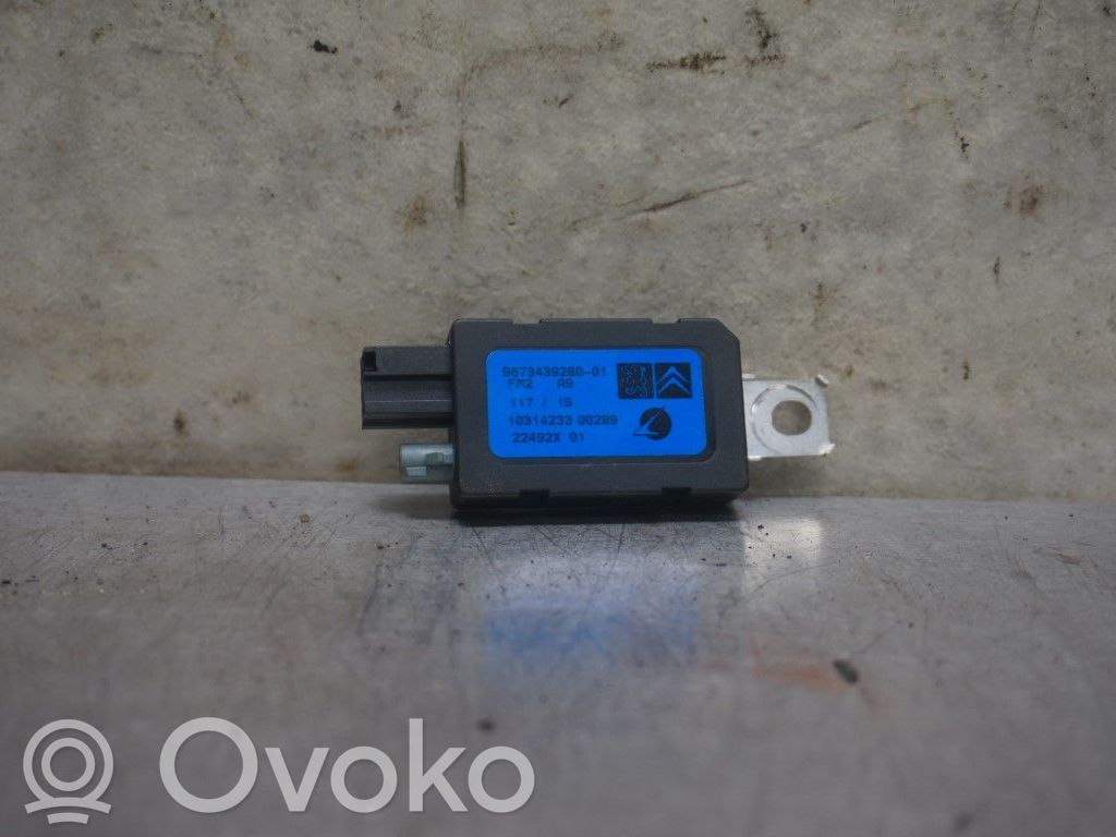 Peugeot 208 I Aerial antenna amplifier 