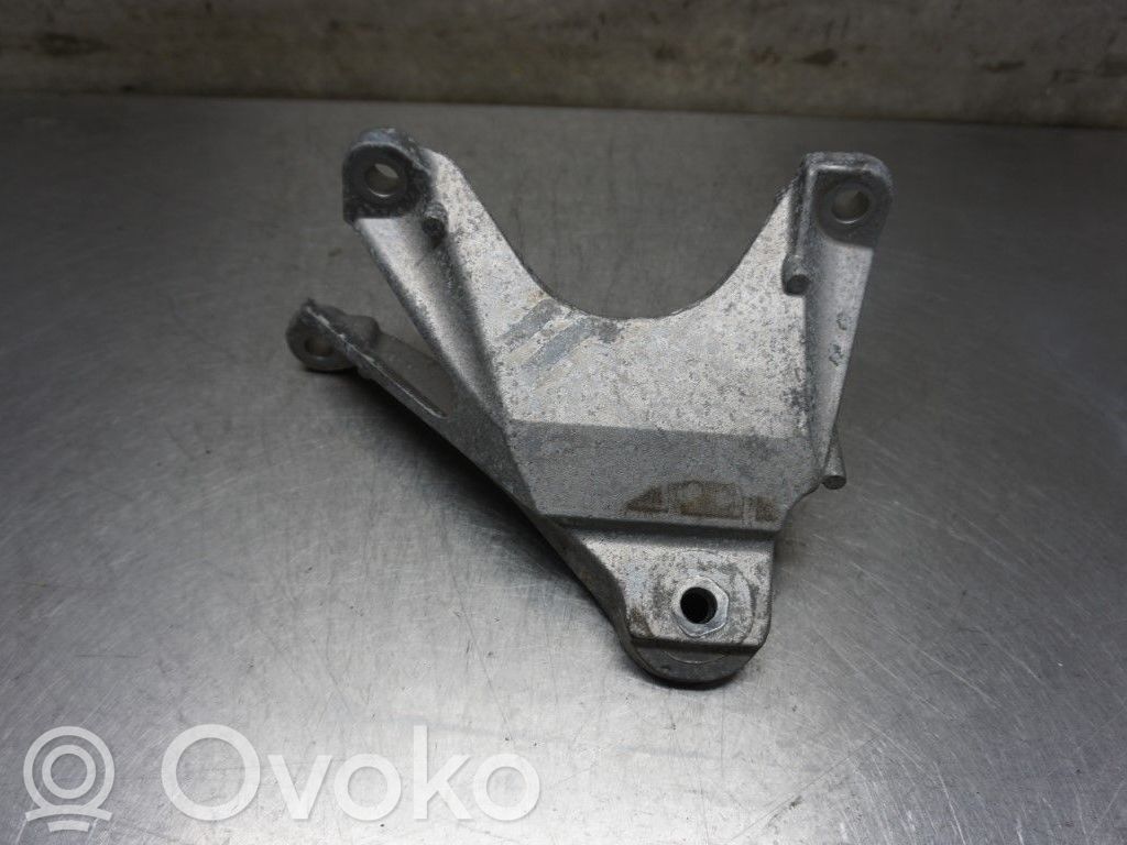 BMW 2 F22 F23 Engine mounting bracket 