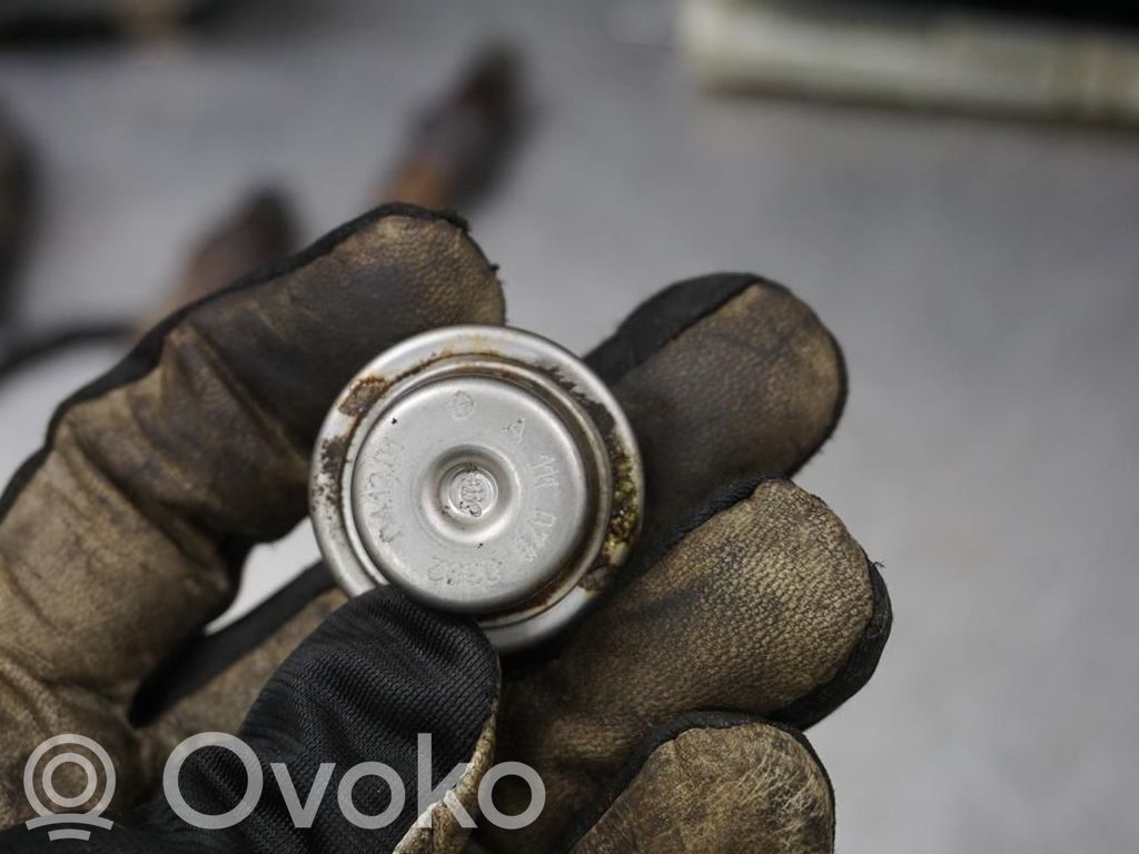 Mercedes-Benz E W211 Regulator ciśnienia paliwa 