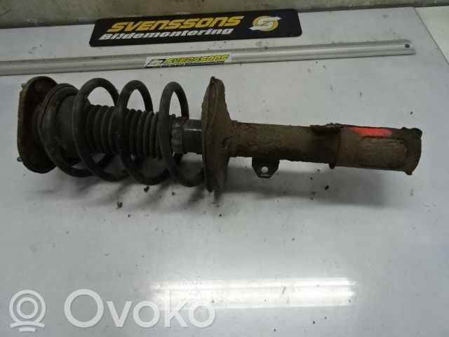 Toyota Corolla E120 E130 Priekšpusē amortizators ar atsperi 