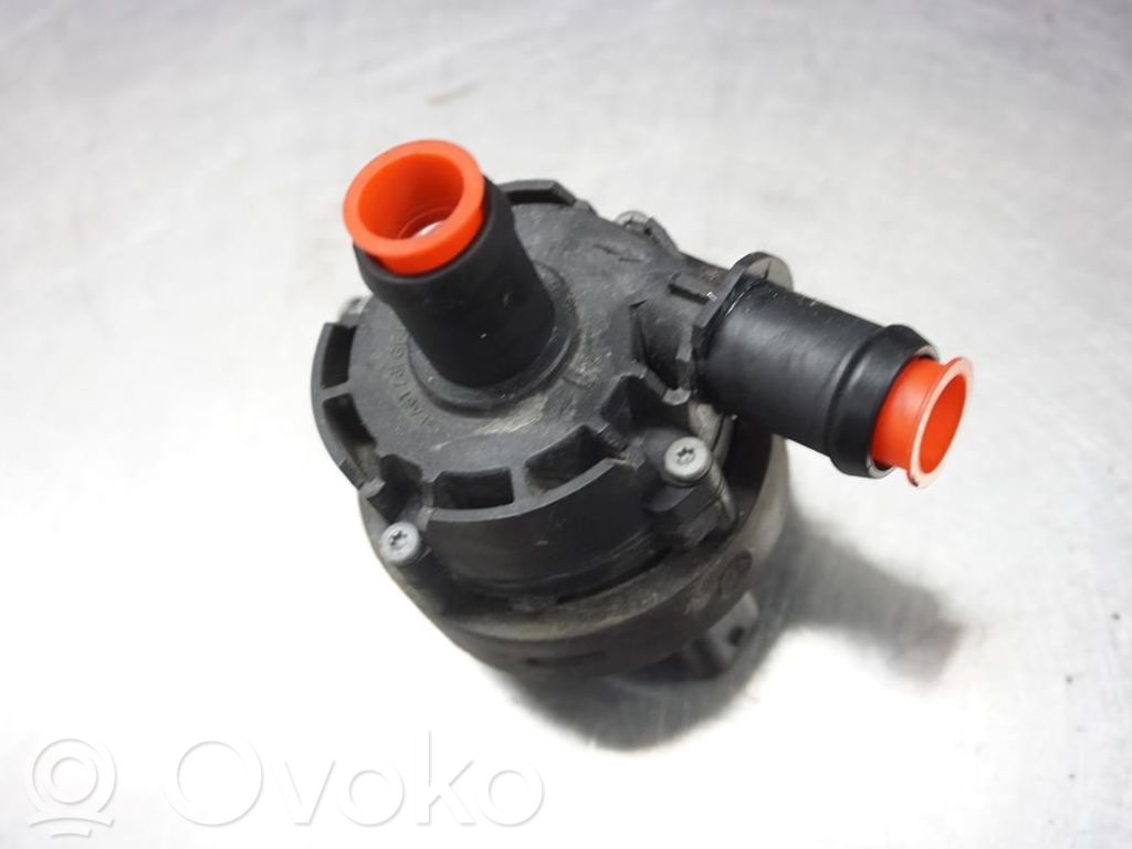 Volkswagen PASSAT B8 Pompa wody 