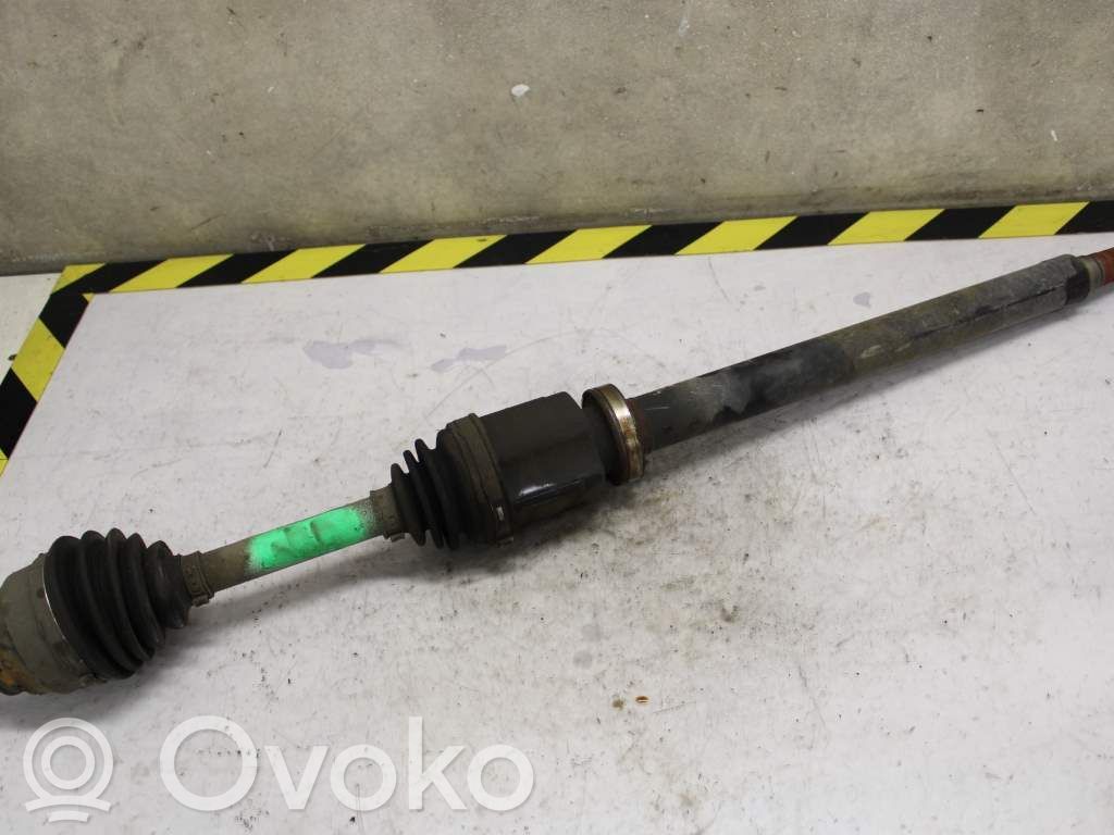Volvo V70 Półoś przednia 